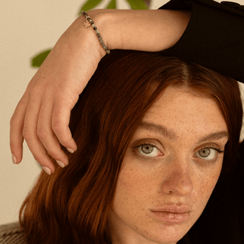 Bratara din aur galben de 14K cu pandant si smarald